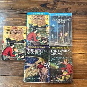 Lot of 5 Hardy Boys Mysteries. Vintage